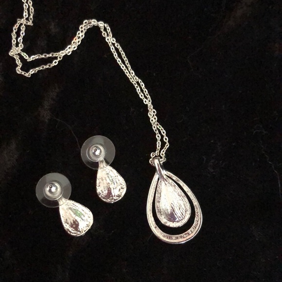 Necklace and earring set - Picture 4 of 4